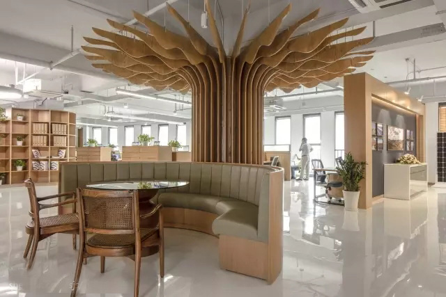 人文氣息與現(xiàn)代風(fēng)尚捏合在一起，綠色的辦公空間充滿藝術(shù)感！