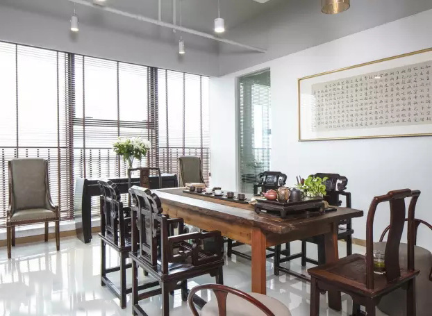 人文氣息與現(xiàn)代風(fēng)尚捏合在一起，綠色的辦公空間充滿藝術(shù)感！